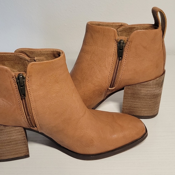 Vionic Lyssa Ankle Boot - Picture 11 of 11